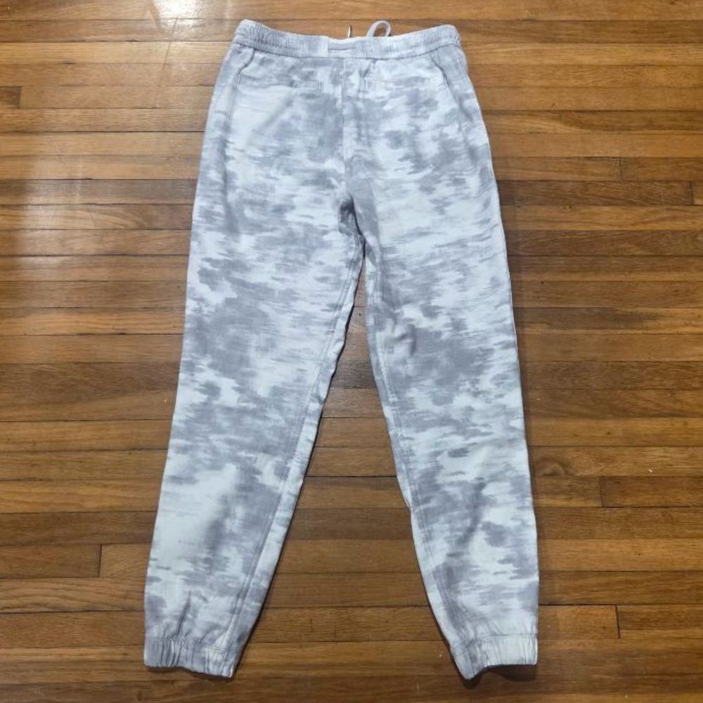 Athleta White Gray Farallon Printed Camouflage Jogger Pants - Picture 4 of 11